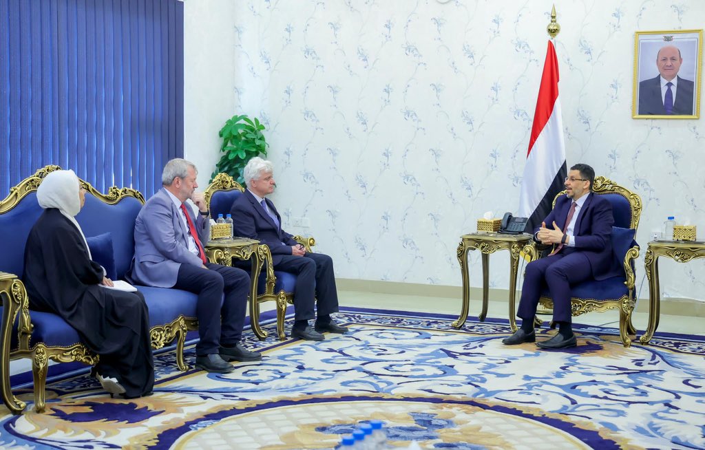 رئاسة مجلس الوزراء اليمني (@yemen_pm) on Twitter photo #PrimeMinister <a href="/BinmubarakAhmed/">احمد عوض بن مبارك - Ahmed BinMubarak</a> received the Regional Director of the United Nations Children’s Fund ( #UNICEF) for the Middle East and North Africa, <a href="/E_Beigbeder/">Edouard Beigbeder</a> , in the interim capital, #Aden. During the meeting, Beigbeder briefed the Prime Minister on the objectives of his #PrimeMinister <a href="/BinmubarakAhmed/">احمد عوض بن مبارك - Ahmed BinMubarak</a> received the Regional Director of the United Nations Children’s Fund ( #UNICEF) for the Middle East and North Africa, <a href="/E_Beigbeder/">Edouard Beigbeder</a> , in the interim capital, #Aden. During the meeting, Beigbeder briefed the Prime Minister on the objectives of his