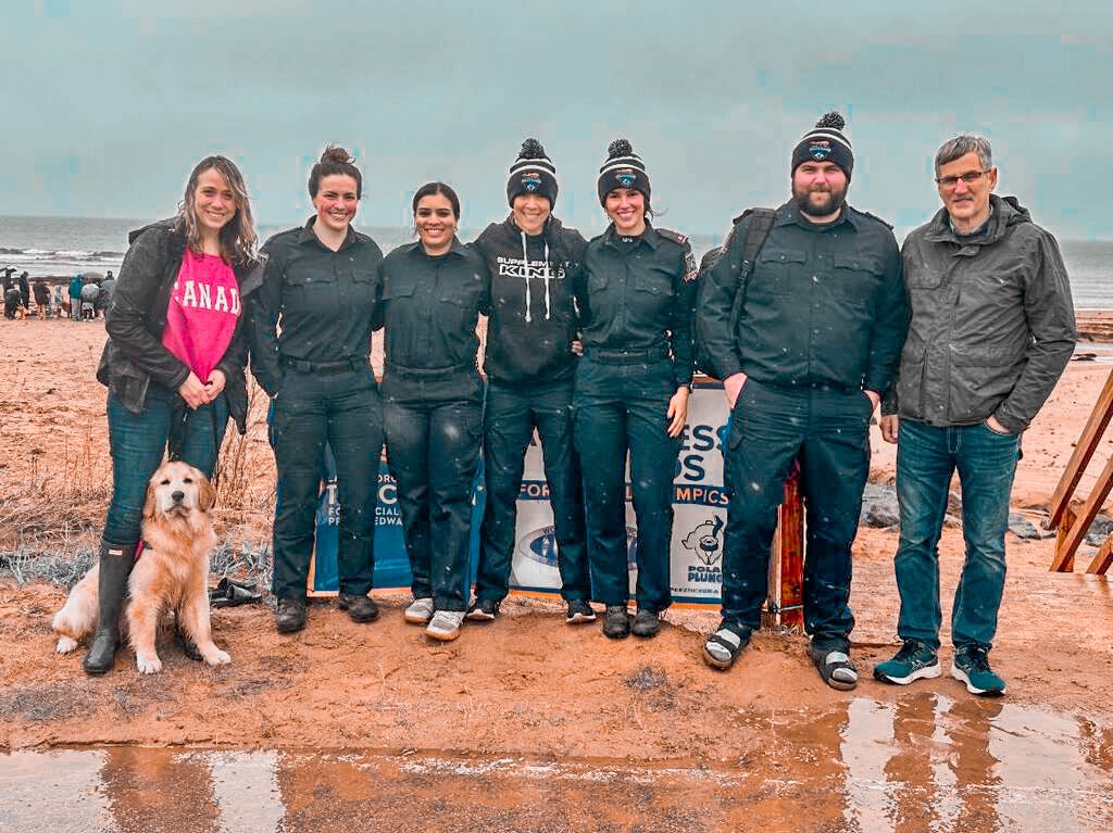 SsidePolice's tweet photo. 📸 Members of our team joined had a great time at the 12th annual LETR Polar Plunge in support of Special Olympics over the weekend! 

#SummersidePolice https://t.co/KFUBArF4Wb