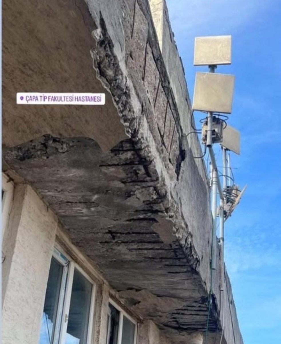 mtarslan65's tweet photo. Ülkemizin en zeki çocuklarının eğitim gördüğü, vatandaşlarımızdan en umutsuz ağır hastaların tedavi umudu ile sığınıp şifa bulduğu, yurdumuzdaki ilk tıp fakültesi, dünyada marka olan İstanbul Çapa Tıp Fakültesi tehlike saçıyor
#ÇapaMezarOlmasın #depremistanbul #sesimiduyanvarmı https://t.co/kmJq4XJ0pL