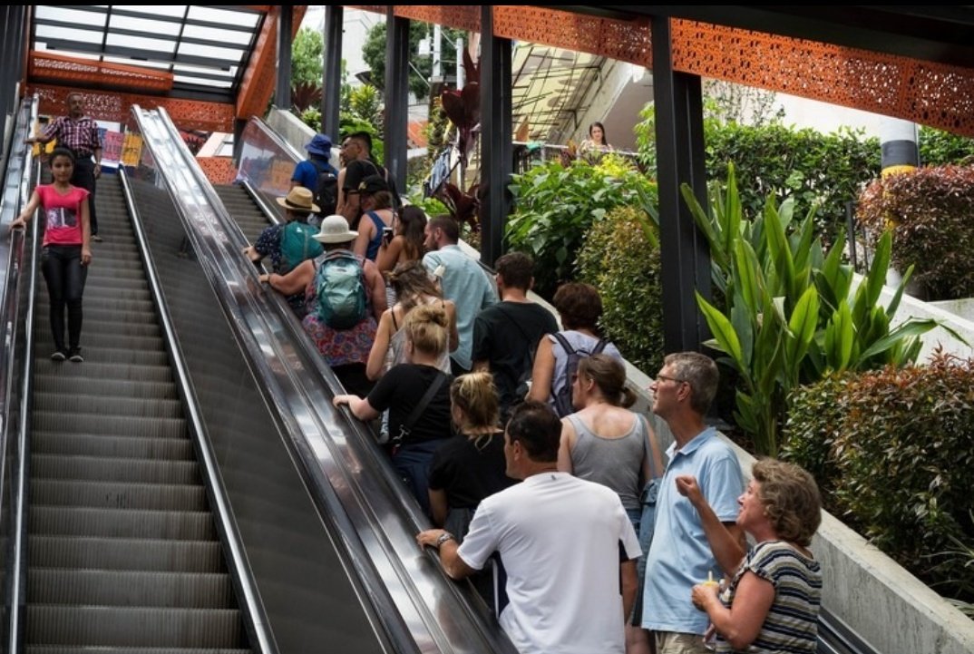 Apagão em Lisboa e os gajos estão há mais de 5 horas presos nas escadas rolantes