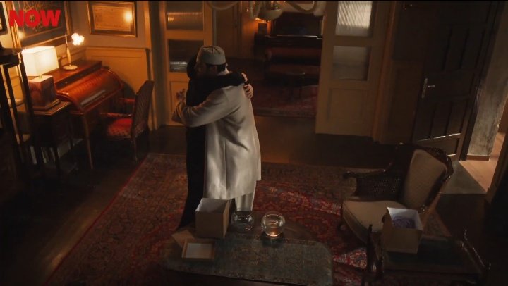 İki balık var suyu arayan 
Suyun aradığı.. 
#KızılGoncalarVeda #CünZey  #KızılGoncalar