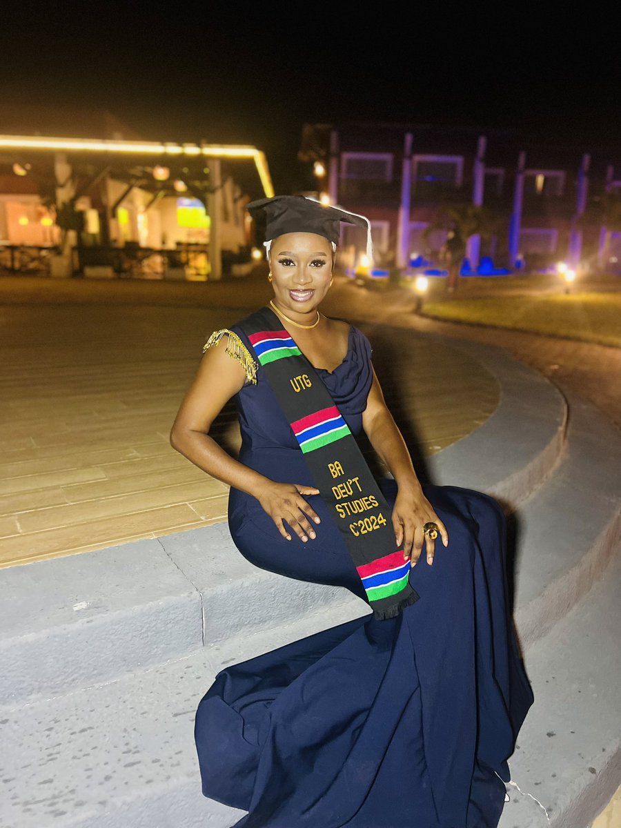 Alhamdulillah, 3x.

This lady at UTG since 2018.

A moment of reflection and joy as I complete my first degree.
The second 🧑🏻‍🎓and the third person in my family to earned a degree
A sincere gratitude to my parents, and my entire family for their support, prayers &amp; encouragement.❤️