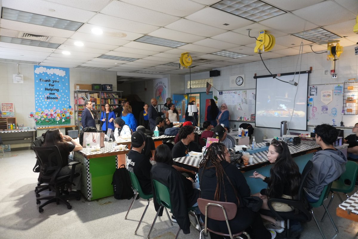 Zone126Queens's tweet photo. Big thanks to @DRichardsQNS for visiting LICHS! 🎉🏫 From culinary kitchens 🍳 to Career &amp; Tech Ed 🔧, food pantry 🥫, and 21st Century Learning 🚀 — our students felt the love and left inspired: "It’s not how you start, but how you finish!" 💥 #QueensIsTheWorldsBorough https://t.co/951nzSSE5E