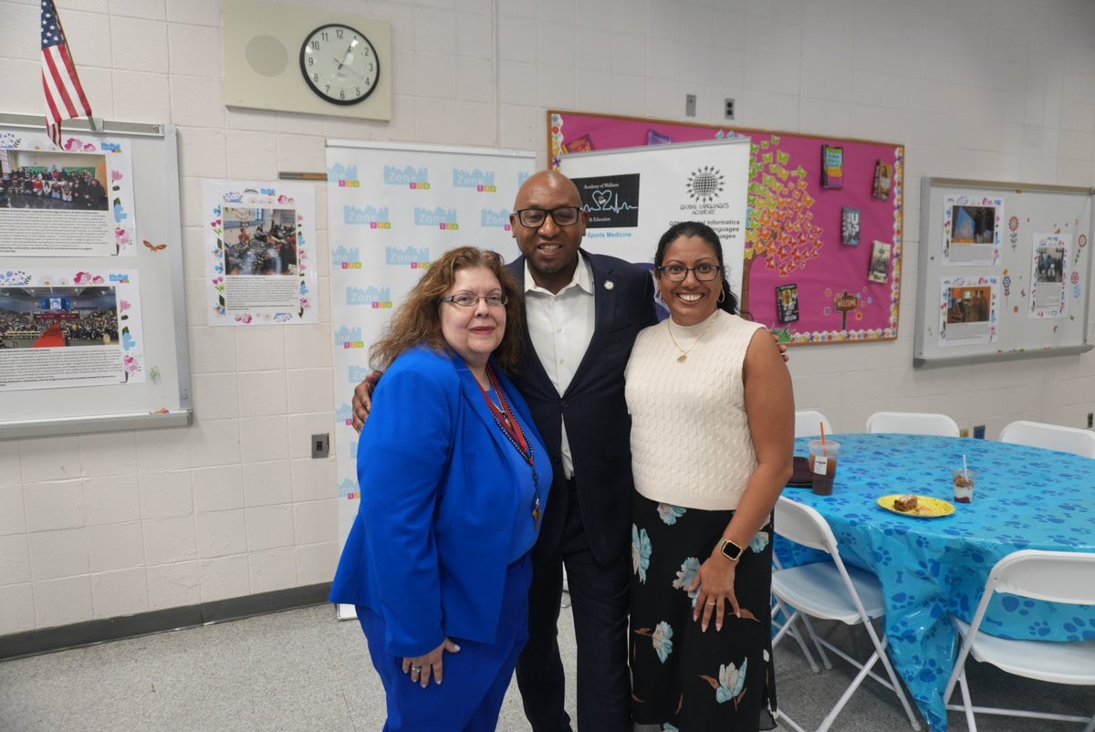 Zone126Queens's tweet photo. Big thanks to @DRichardsQNS for visiting LICHS! 🎉🏫 From culinary kitchens 🍳 to Career &amp; Tech Ed 🔧, food pantry 🥫, and 21st Century Learning 🚀 — our students felt the love and left inspired: "It’s not how you start, but how you finish!" 💥 #QueensIsTheWorldsBorough https://t.co/951nzSSE5E