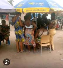 Le jeux de paris sportifs une chance à tenter ou un travail ?
Plusieurs jeunes congolais passent du temps à étudier les côtes de risques pour parier les tickets. Due au manque du travail, les jeux de chances appauvri les petits économies des jeunes en <a href="/InfoMbujimayi/">Mbuji-Mayi info</a>