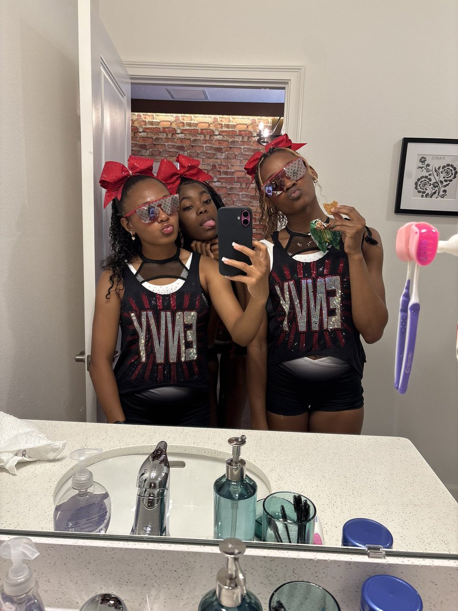 757Emi's tweet image. Cheerleading Worlds 2025- So grateful for this team.