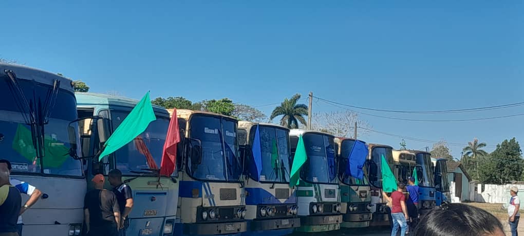 OrberaNiurka's tweet photo. ETTMES, empresa de transporte del MES, recibe la condición de Vanguardia Nacional.
@UlisesGuilarte 
#1Mayo 
#PorCubaJuntosCreamos https://t.co/od7P5WYcfi