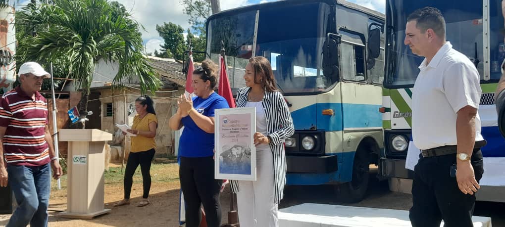 OrberaNiurka's tweet photo. ETTMES, empresa de transporte del MES, recibe la condición de Vanguardia Nacional.
@UlisesGuilarte 
#1Mayo 
#PorCubaJuntosCreamos https://t.co/od7P5WYcfi