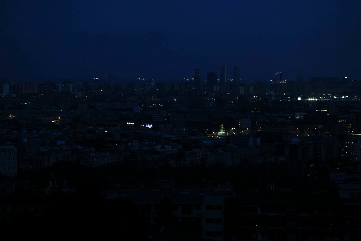 Una de les imatges del dia: Barcelona, a les fosques

Segueix tota l'actualitat amb el <a href="/diariARA/">diariARA</a>