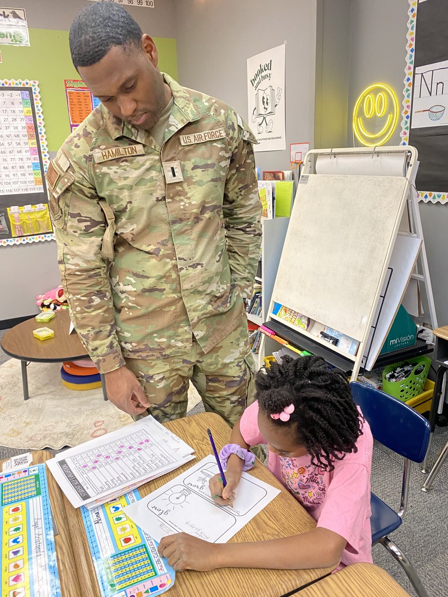 Team_Tinker's tweet image. April is the #MonthoftheMilitaryChild, honoring military children’s resilience, strength and sacrifices.

Read about Alina’s journey: tinker.af.mil/News/Article-D…

#TeamTinker #TinkerStrong #MissionMonday