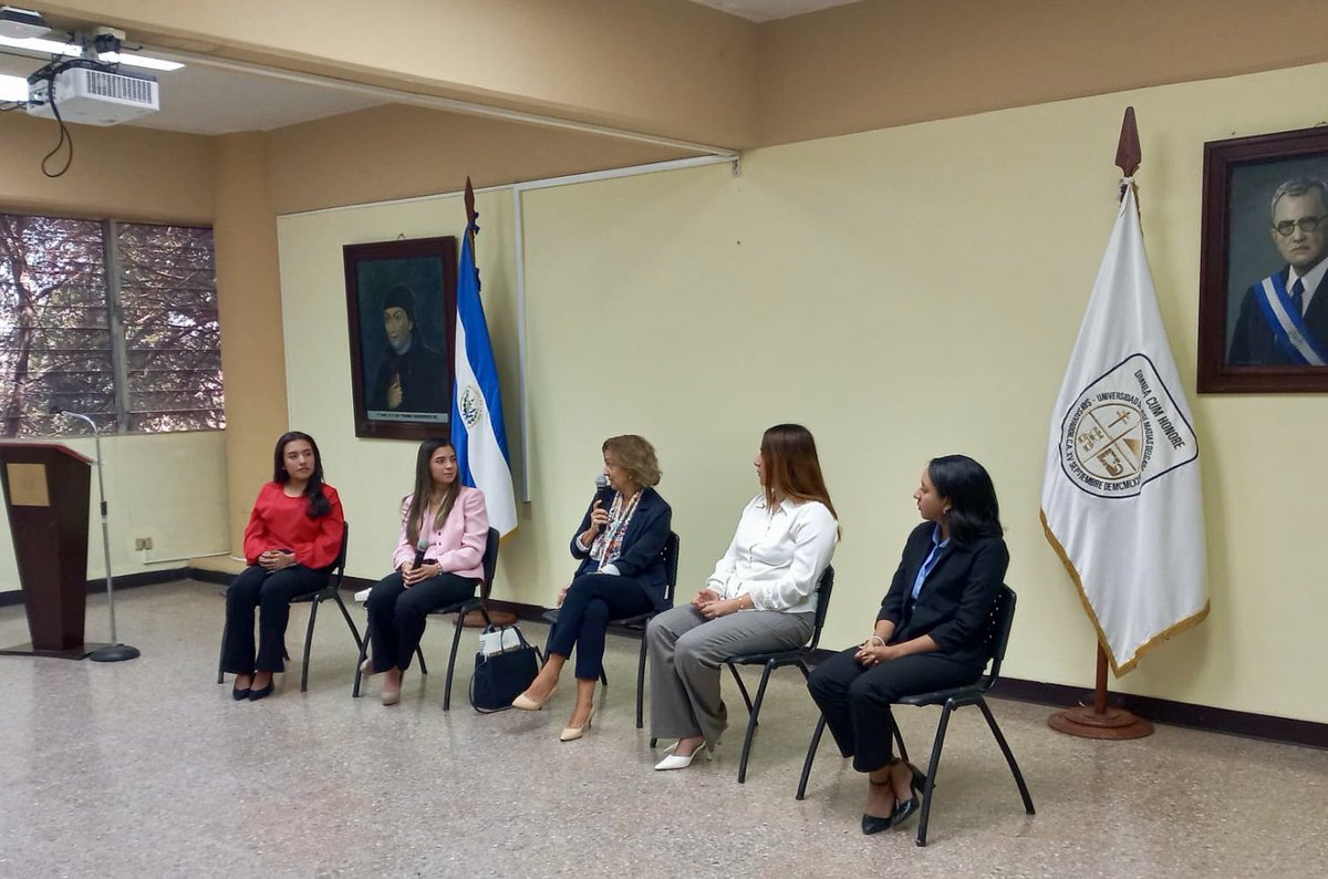 Embajada de España en El Salvador 🇪🇸 (@embeselsalvador) on Twitter photo Hoy la Embajadora de España en El Salvador ha participado en un conversatorio con los estudiantes de Relaciones Internacionales y Derecho de la <a href="/UJMD_sv/">UJMD Matías Delgado</a> , abordando temas de diplomacia y relaciones entre 🇪🇸🇸🇻. Hoy la Embajadora de España en El Salvador ha participado en un conversatorio con los estudiantes de Relaciones Internacionales y Derecho de la <a href="/UJMD_sv/">UJMD Matías Delgado</a> , abordando temas de diplomacia y relaciones entre 🇪🇸🇸🇻.