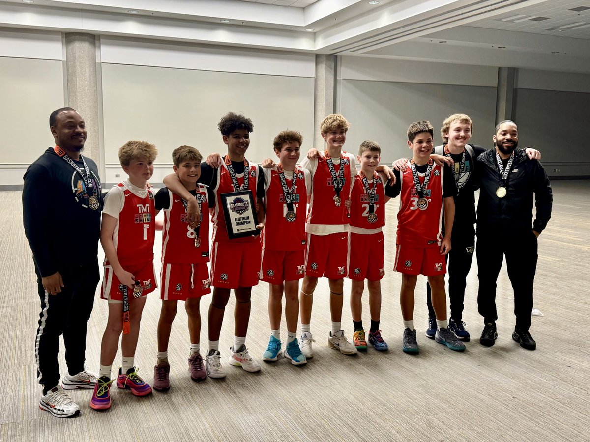 CHAMPS 🏆
Shining Star 6th Davis won the Platinum Grassroots Showcase Championship in Louisville 🔥🔥

Way to work! Excited for this group as they continue the season. Left it all out on the floor!

#SHINE