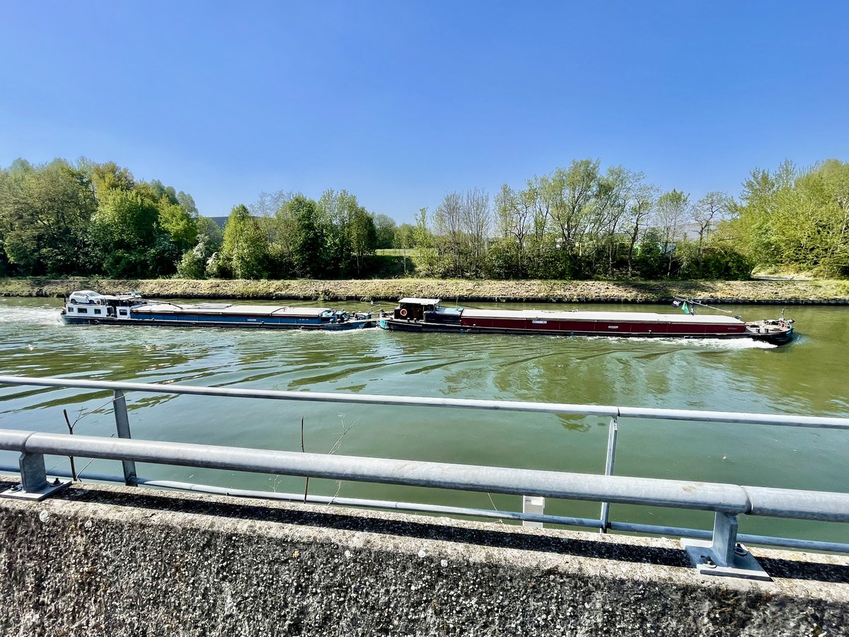 ABelleguie's tweet photo. Aujourd’hui, visite de la plateforme multimodale Delta 3 (rail-route-fluvial) à Dourges dans le cadre du projet de recherche Node-FF (330 000 m² d'entrepôts, 300 hectares, localisation stratégique). Une référence en logistique ! 🚆🚢🚛
#Logistique #Multimodalité #Delta3 #NodeFF https://t.co/VcGdGN68f0