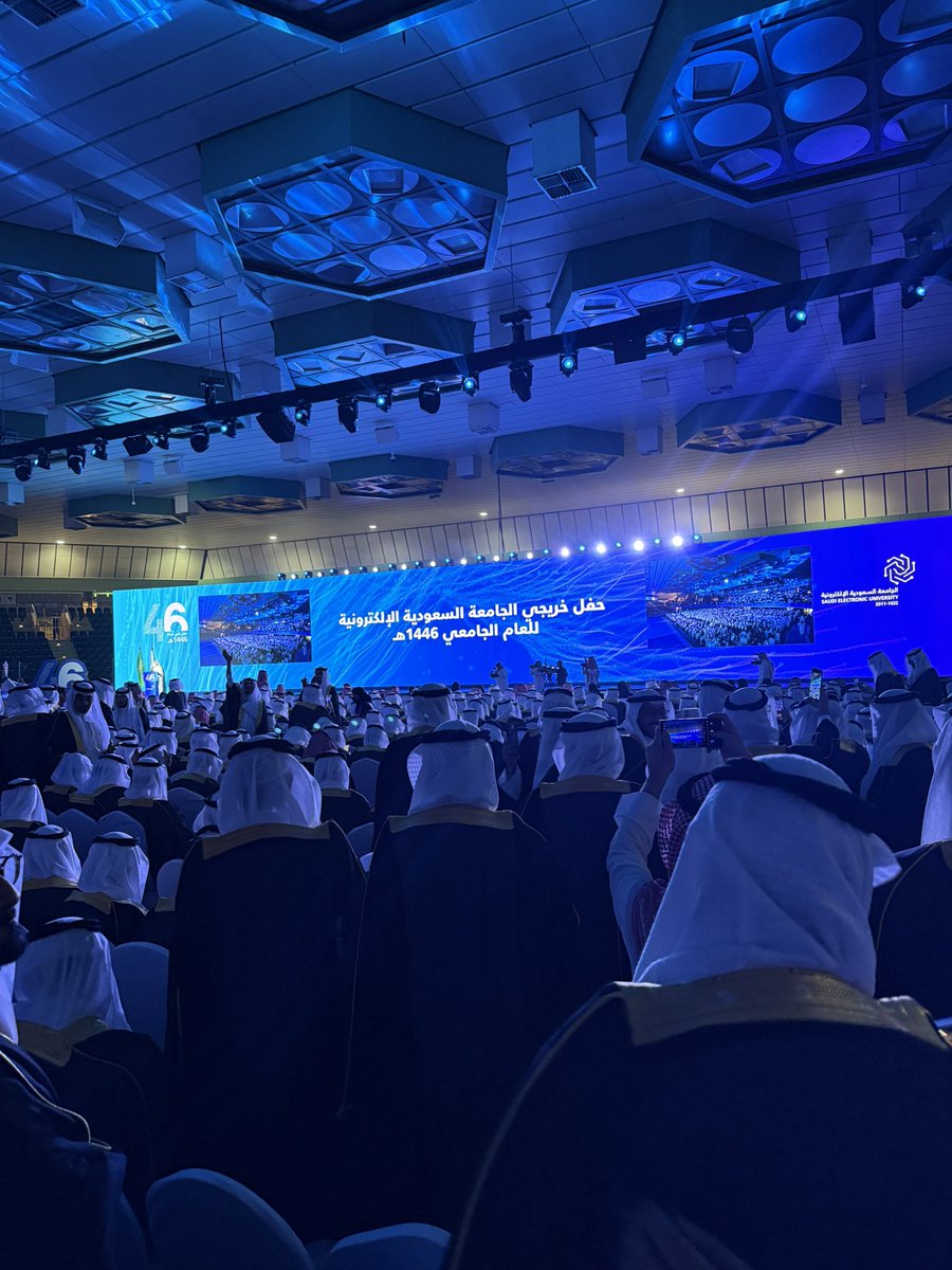 3a9imAj's tweet photo. اليوم في عاصمة المملكة ( #الرياض ) 

تحتفل #الجامعة_السعودية_الالكترونية 
بخريجيها ..
اسأل الله لي و لكم التوفيق و السداد 
في حياتنا المهنية 💐✨🤲🏻 https://t.co/An5BrOlsb7