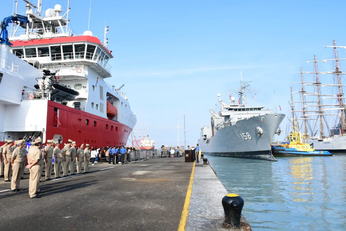SA_Defensa's tweet photo. 📍Callao Naval Base, #Peru (🇵🇪)
The @naval_peru's replenishment ship BAP Tacna (ARL-158) has arrived back at Callao Naval Base after her 3-month deployment for #RASEX2025 out of San Diego (🇺🇸).
The BAP Tacna held exercises in support of the @USNavy’s 3rd Fleet. https://t.co/RB47oIN4Yf