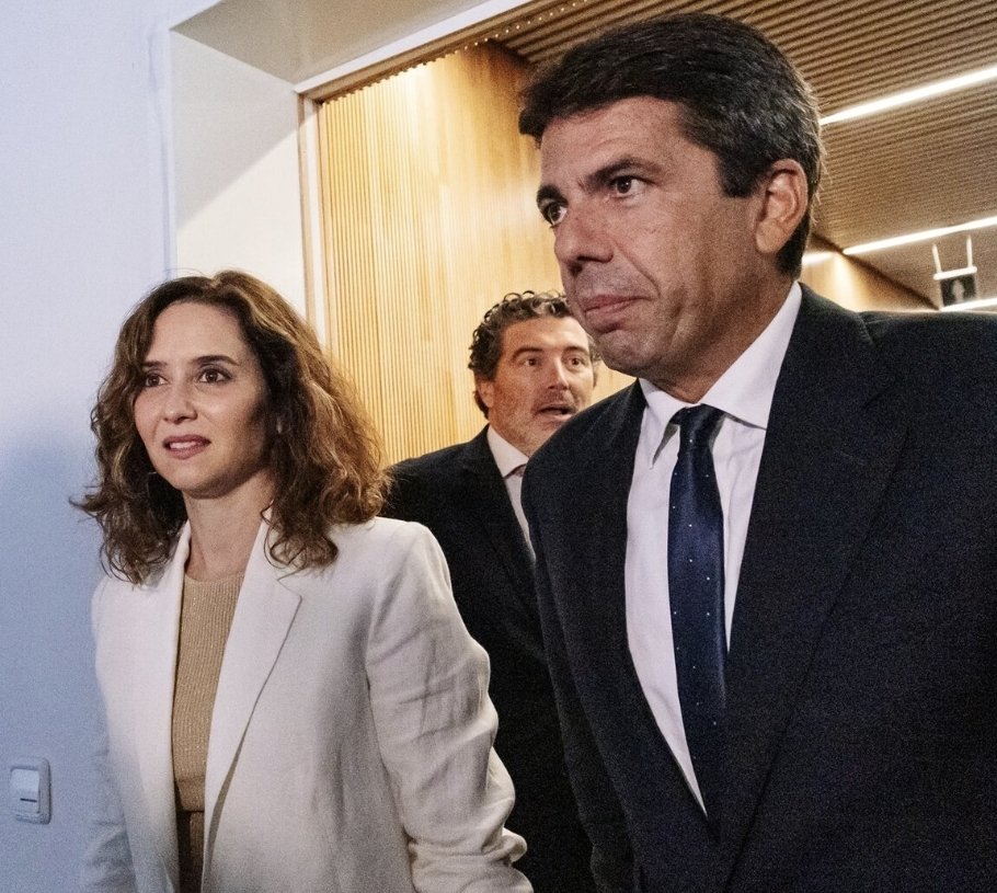 Pasabap19669444's tweet image. Curiosamente las  autonomias que han solicitado del Gobierno el nivel 3 de emergencias para que asuma la gestión del #apagón han sido tres joyas del Ppodrido.

Madrid, Andalucía y Extremadura.

Les daba pánico tener que gestionar ellos este #CorteDeLuz