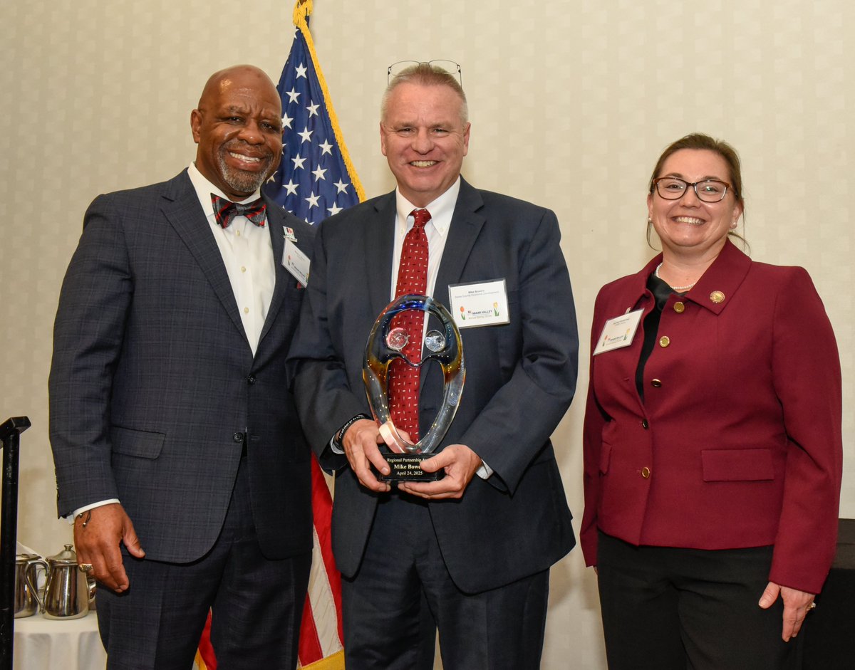 Regional leaders gathered for MVRPC’s Annual Spring Dinner to celebrate collaboration and progress across the Miami Valley! Montgomery County Commissioner Judy Dodge and Mike Bowers of Darke County Economic Development, received awards. 

Read more at mvrpc.org/news/general-n….