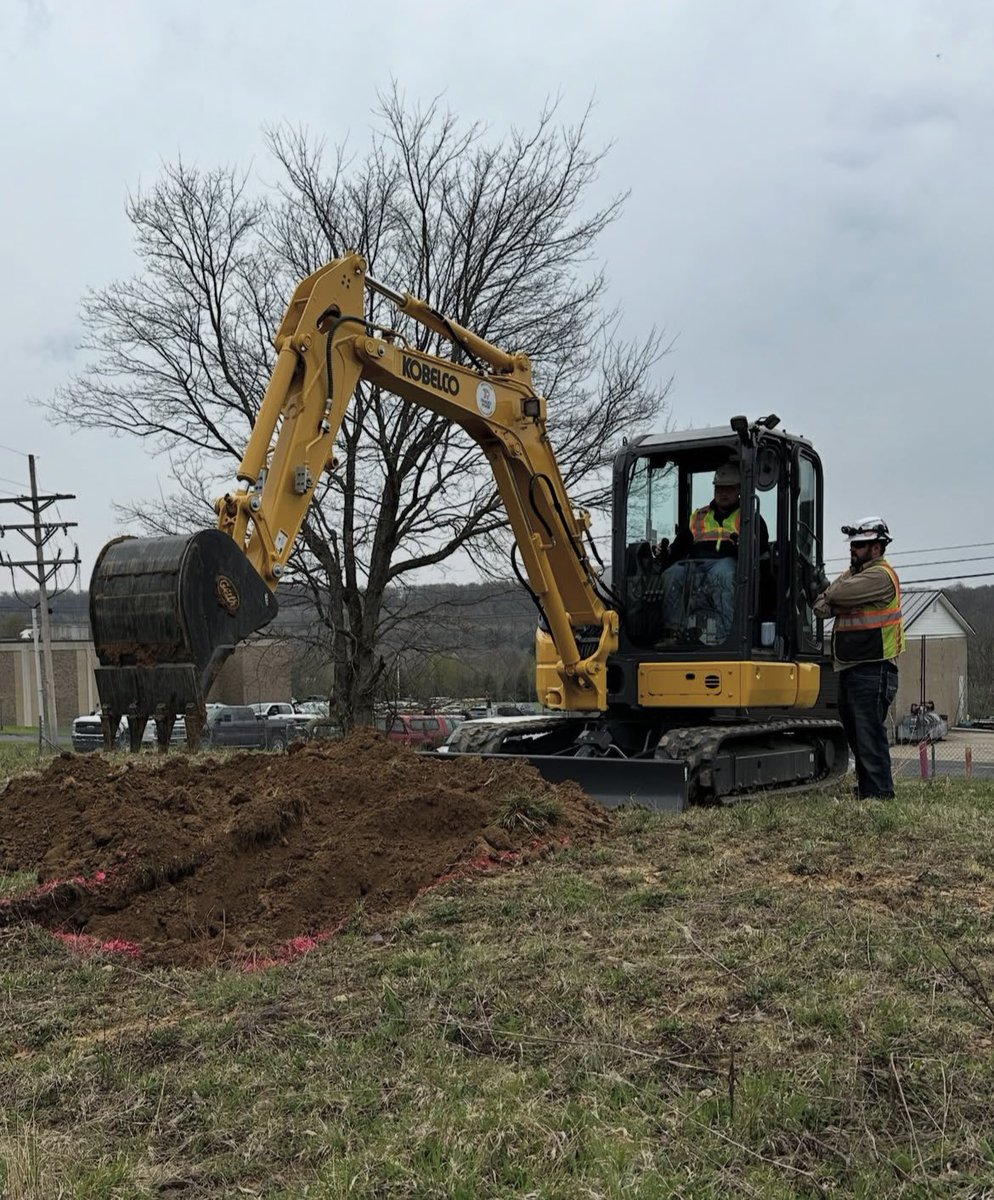 Heavy equipment, real experience, cool day. 👷🏻‍♂️ Thanks to S&amp;B USA Construction + Tracey Road for letting Jeff Tech students get in the driver's seat! #thechallengeprogram