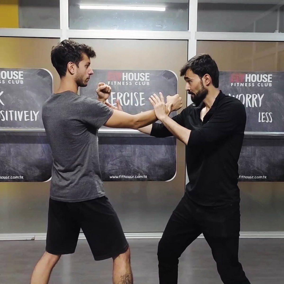 CoachHasanAli's tweet photo. Derslere katılmak, eğitim almak ya da özel ders için;
İletişim DM yoluyla ya da

📧: instructor.hasanali@gmail.com
📱: 0537-512-34-75

WING CHUN İSTANBUL
_________________________
#punch #straightpunch #defence #attack #yumruk #direkyumruk #defans #atak #jesdafa https://t.co/GbzxlCaEli