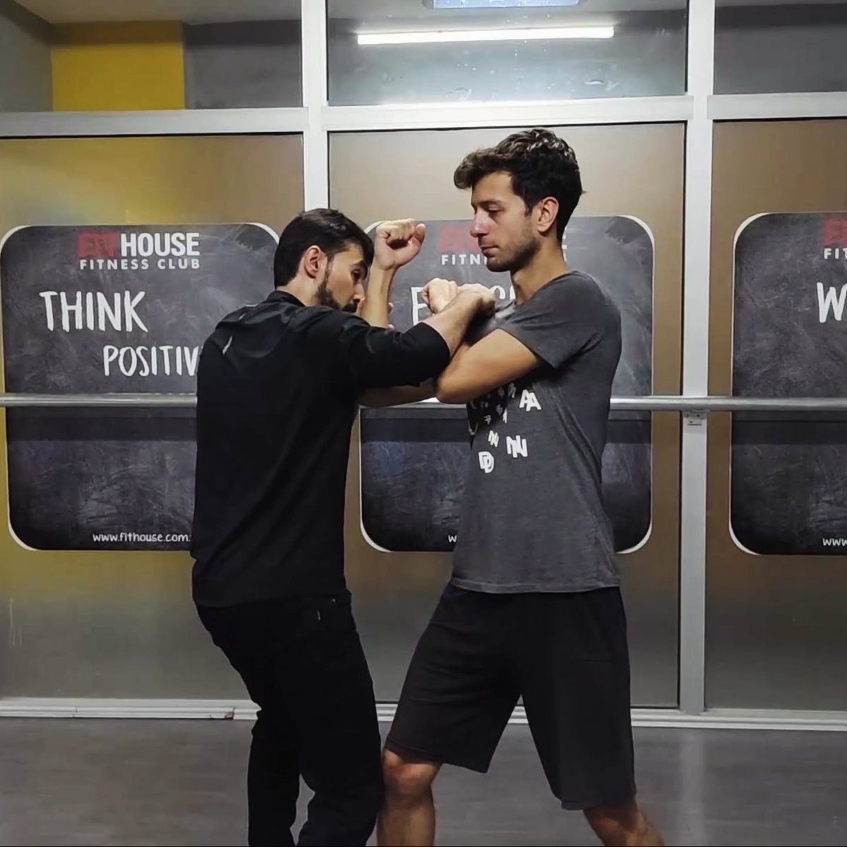 CoachHasanAli's tweet photo. Derslere katılmak, eğitim almak ya da özel ders için;
İletişim DM yoluyla ya da

📧: instructor.hasanali@gmail.com
📱: 0537-512-34-75

WING CHUN İSTANBUL
_________________________
#punch #straightpunch #defence #attack #yumruk #direkyumruk #defans #atak #jesdafa https://t.co/GbzxlCaEli