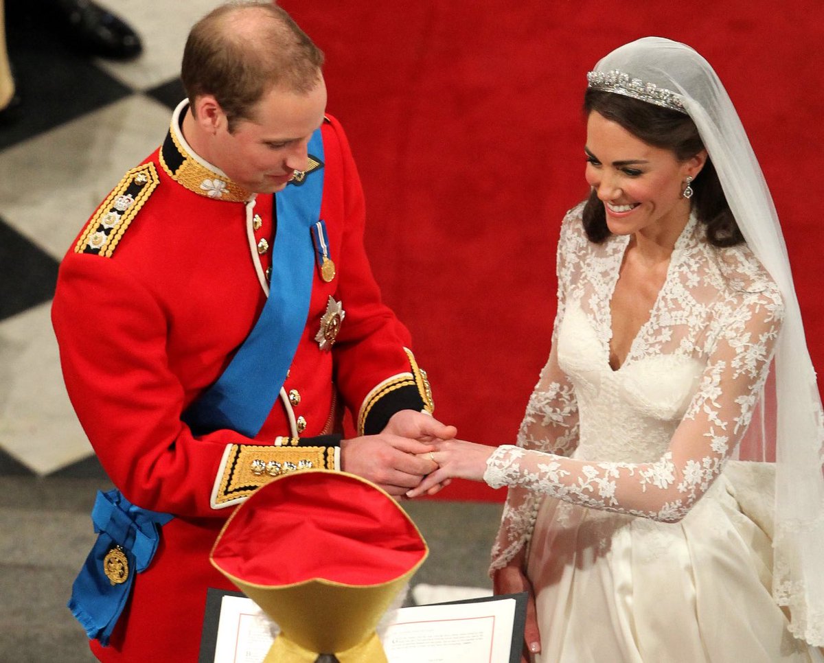 <a href="/Canellelabelle/">Canellecitadelle</a> This is the very moment #PrinceWilliam locked down the love of his life ❤️

#PrincessofWales is the jewel in the crown 👑 

#PrinceofWales chose the most elegant, graceful PERFECT Queen we could ever have wished for 🇬🇧

Happy 14th anniversary #PrinceandPrincessofWales ❤️