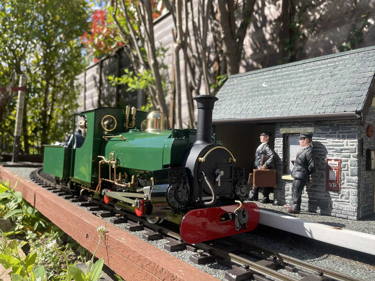Welcome no.7! 

Roundhouse Engineering ‘Linda’ joins the WHR fleet. 

Picked up at the National Garden Railway show, she’s already been setting her paces about the garden this month.