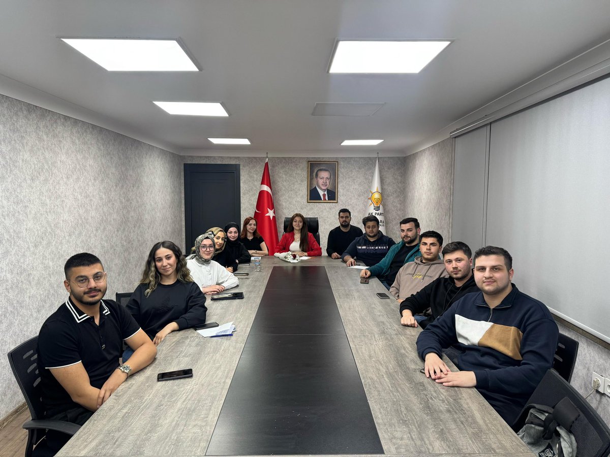 Haftalık Olağan Yürütme Kurulu Toplantımızı, İl Üniversiteler Başkanımız <a href="/EdanazDizbay/">Edanaz Dızbay</a> başkanlığında gerçekleştirdik.

Gençlerimiz için, gençliğimiz için çalışmalarımıza hız kesmeden devam ediyoruz!🙌🏻