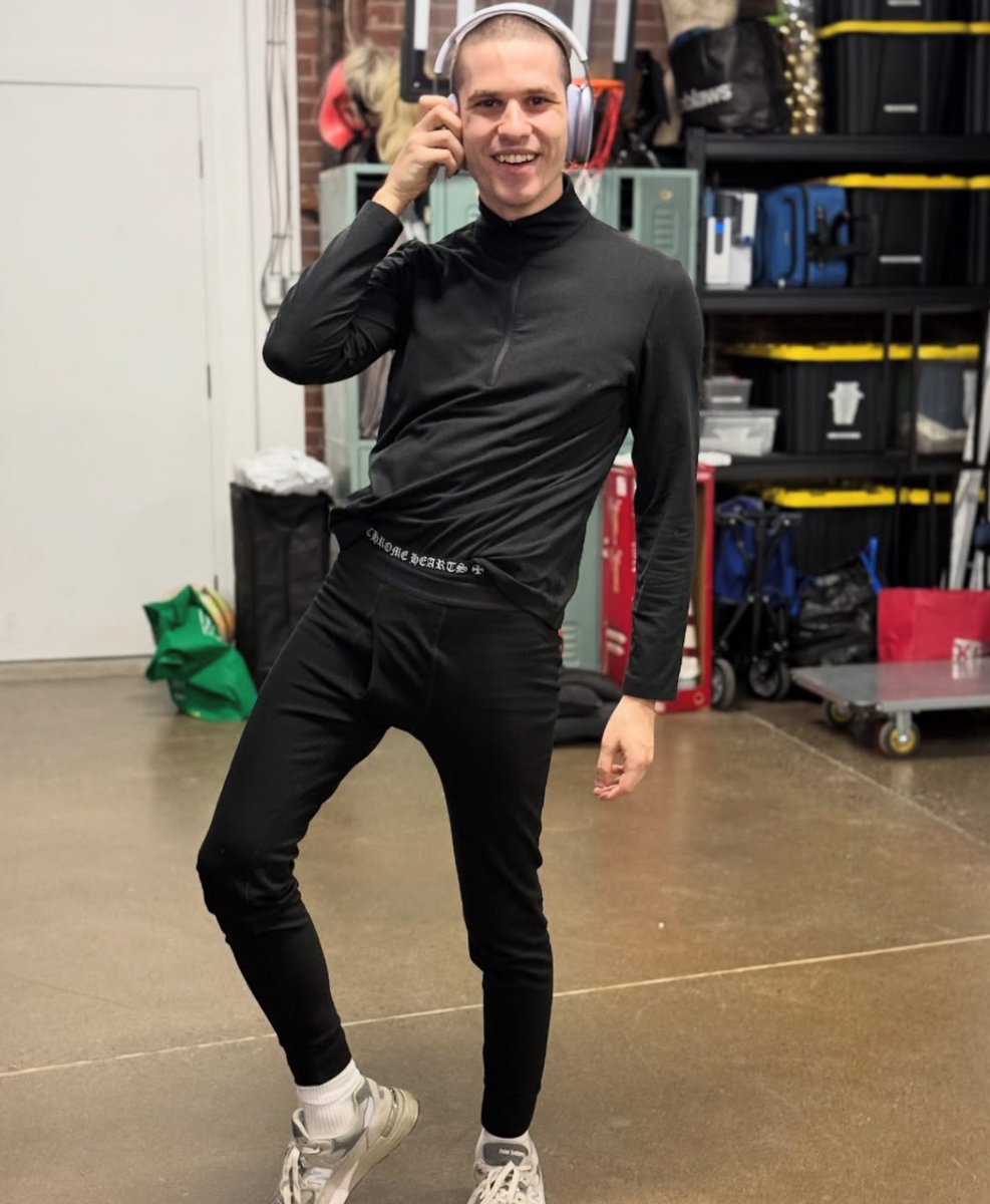 when people send me reactions on airbuds