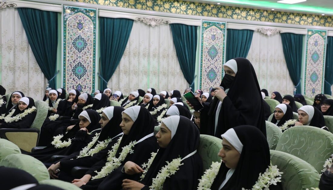 •
مركز الحوراء زينب (ع) التابع للعتبة الحسينية يكرم الطالبات المتفوقات من ثانوية السيدة رقية (ع) للأيتام

#العتبة_الحسينية_المقدسة

imamhussain.org/arabic/45534