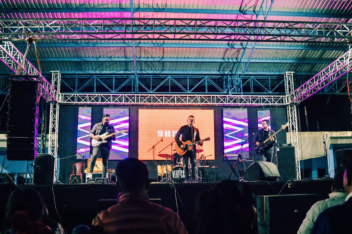 GrupoVertical's tweet photo. Una hermosa noche de adoración y gratitud vivimos en San Bartolo Aguas Calientes. Gracias Señor por tu amor y misericordia. #Grupovertical #totonicapán #guatemala🇬🇹 #tour2025 https://t.co/eyP0X2Tygg