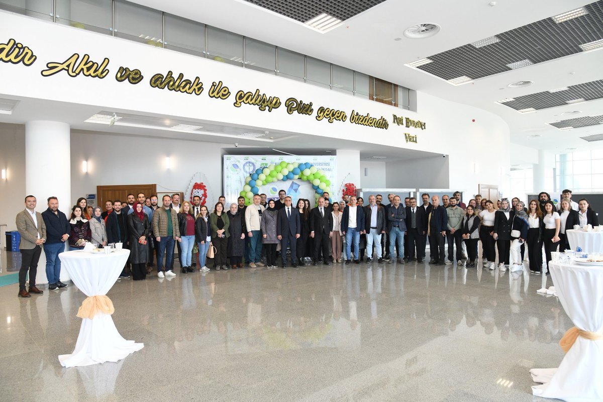 mkarahoca's tweet image. Ar-Ge Direktörlüğümüzün "Bir Kahve, Bin Fikir" etkinliğinde buluştuk. Yapay zekâdan, AR-GE süreçlerinden, projelerden uzak kalamayız ve bu süreci devam ettireceğiz. Gönüllülük ortak paydasında yeni fikirlere açık olarak işimizi yapmaya devam edeceğiz.

#ArGe #BirKahveBinFikir