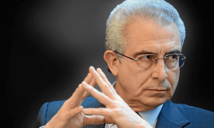 juanbaaq's tweet photo. Por el “bienestar de la familia”, decía Ernesto Zedillo en su lema de campaña

La familia de ¿quién?… la suya y de sus cuates ha de ser

Generó una devaluación de casi 300% del peso frente al dólar, alta inflación, provocó escasez de capital de los bancos

Hizo pública una deuda privada por 552 mil millones de pesos equivalentes al 15.8 del PIB de entonces

Hoy se deben más de un billón 100 mil mdp, a los que se añaden 45 mil 579 por el programa de apoyo a deudores

Esa deuda para salvar a privados con dinero del pueblo se saldará, tal vez, en 45 años