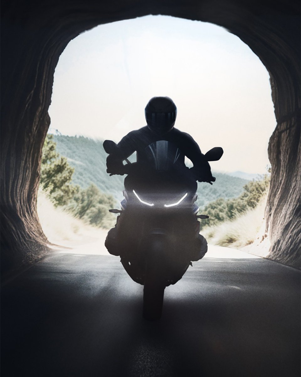 Chasing curves on every tour. #R1300RS

The new touring era begins on 29 April, 11 AM EDT.

#MakeLifeARide #BMWMotorrad
__
Image uses CGI.
