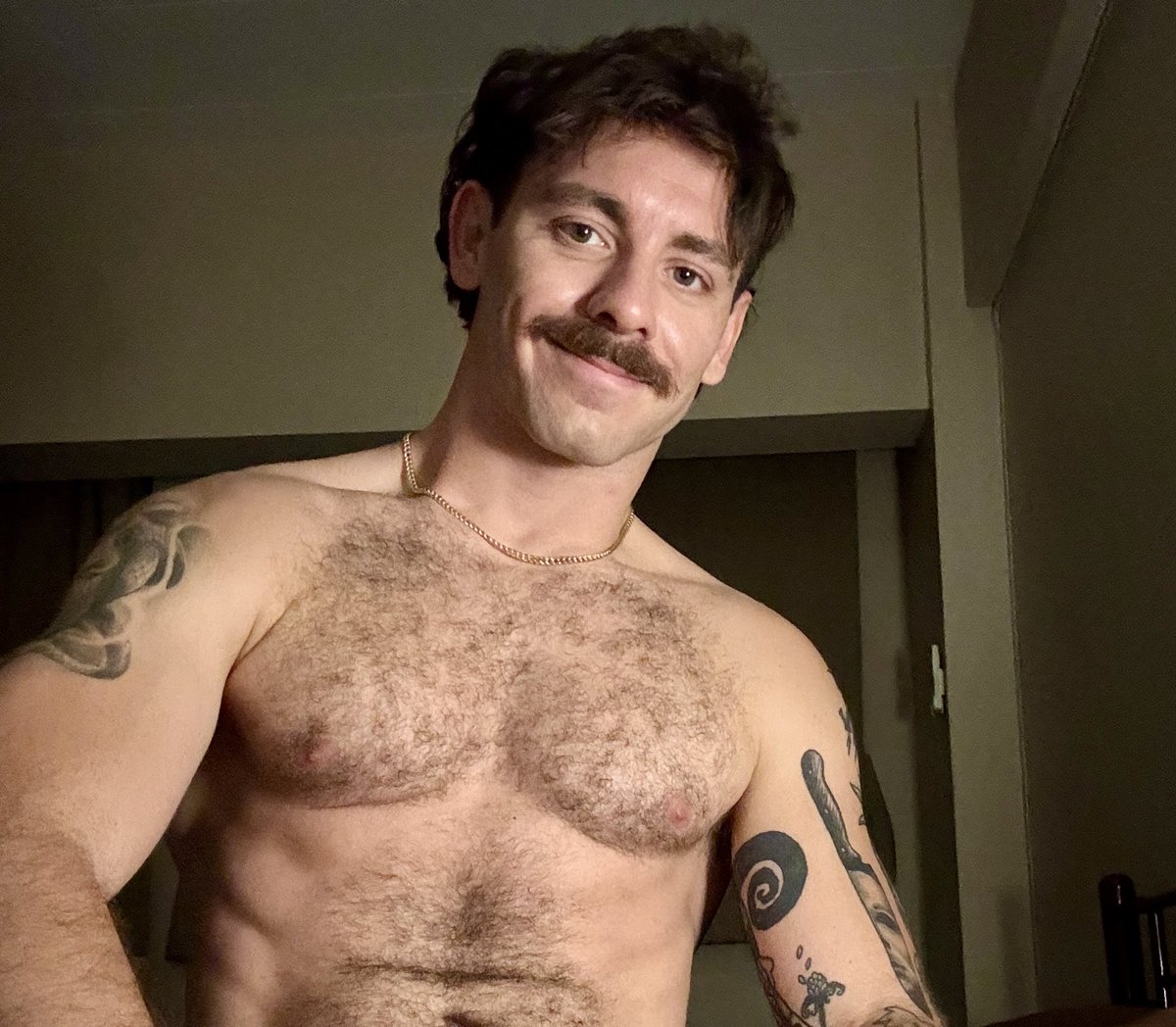 You know where to find the uncropped version 🍆💦