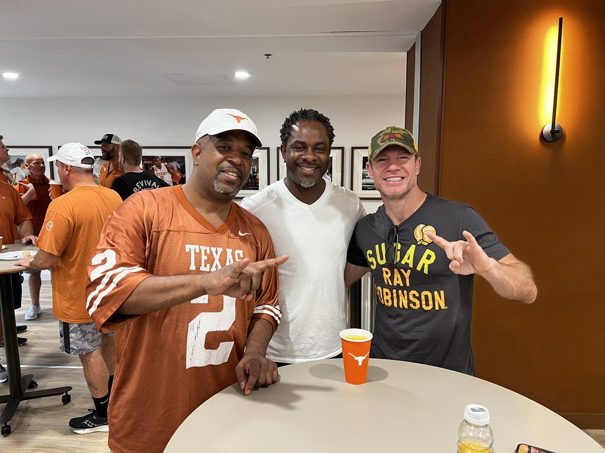 txtassociation's tweet photo. Always a great time with our @TexasFootball letterwinners 🏈🤘🏻 https://t.co/LEztvumEYS