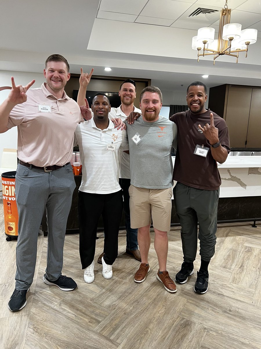 txtassociation's tweet photo. Always a great time with our @TexasFootball letterwinners 🏈🤘🏻 https://t.co/LEztvumEYS