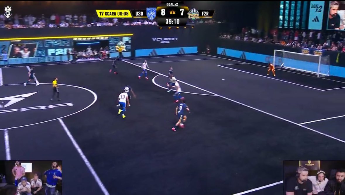 TyZeR___'s tweet photo. @KingsLeague_FR Pour information (je viens juste d’être au courant), le HJ en Kings League, c’est à partir de la surface de réparation. Hors, au départ du ballon, Menez n’y est pas ! https://t.co/8nKRWosQfY