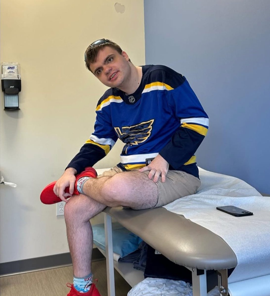 jordankeller59's tweet photo. #thankyou #DrAnderson #mercyclinicpediatricorthopedicsurgery it has been an amazing journey you are my #1 you have been there through some pretty dark days on this #medicaljourney and some pretty great days.  You are absolutely #brilliant and a #greatmentor. https://t.co/2xRPo3eShX