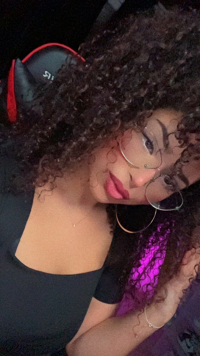 Come or else twitch.tv/rocmaa_x