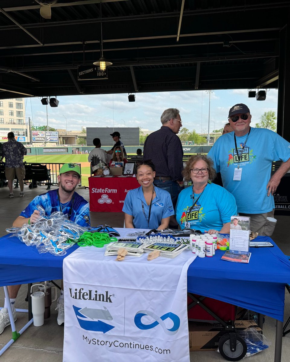 LifeLinkGA's tweet image. For the 8th year in a row, we partnered with @augustagreenjackets, spreading the word on organ, eye, and tissue donation! 🎉 Heart recipient Otis Screws brought the heat with an epic first pitch! ⚾🔥 MyStoryContinues.com #DonateLife #YourStoryContinues #LifeLinkInfinity