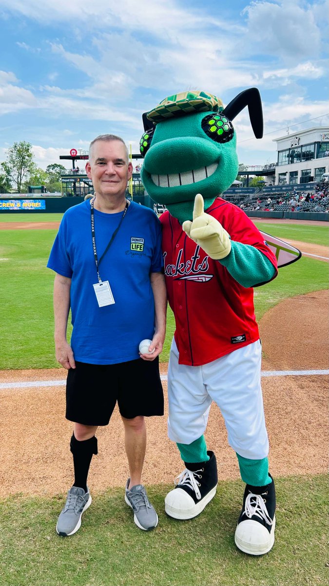 LifeLinkGA's tweet image. For the 8th year in a row, we partnered with @augustagreenjackets, spreading the word on organ, eye, and tissue donation! 🎉 Heart recipient Otis Screws brought the heat with an epic first pitch! ⚾🔥 MyStoryContinues.com #DonateLife #YourStoryContinues #LifeLinkInfinity