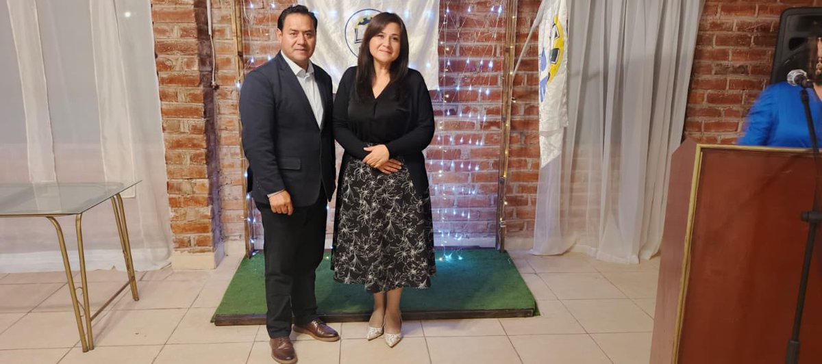 RedEducadoresOk's tweet photo. La dirigencia de la Red de Educadores en Riobamba organizó una actividad para conmemorar el Día del Maestro. El evento se llevó a cabo en un ambiente de camaradería y gratitud, donde los asistentes compartieron un brindis en honor a su valiosa labor educativa. https://t.co/5LOSt9s9jc