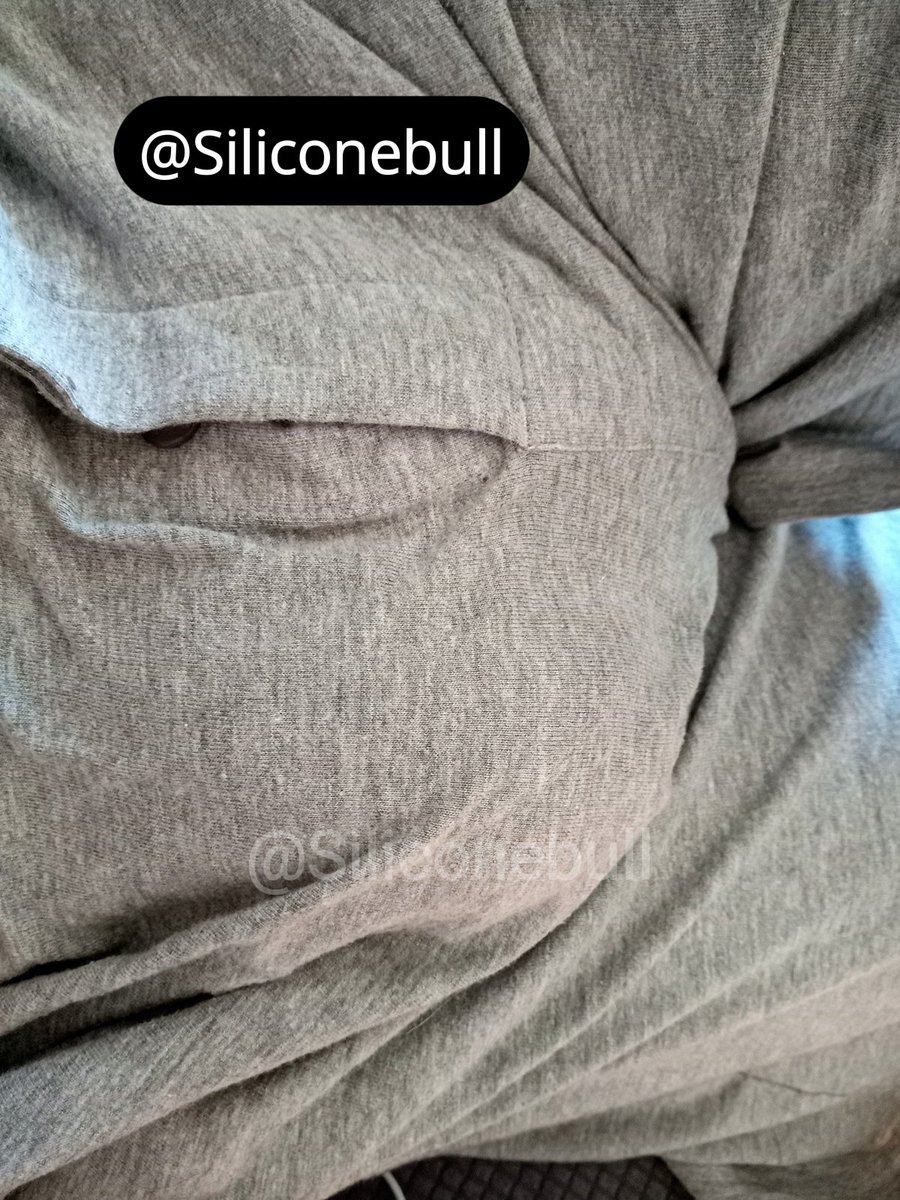 summer bulge 😈 🔥
Ah !!