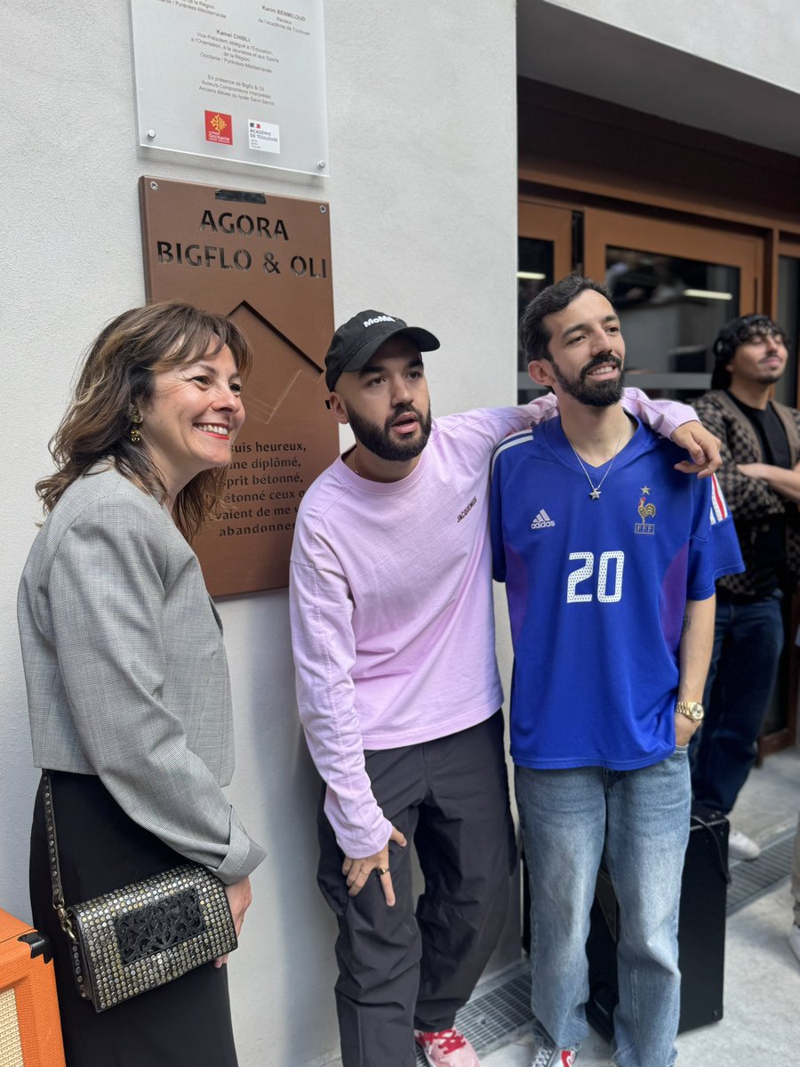 Chibli Kamel (@kamelchibli) on Twitter photo Quelle fierté de participer à ce moment extraordinaire au lycée Saint-Sernin de toulouse.
Merci à <a href="/bigfloetoli/">Bigflo & Oli</a> de nous avoir fait vibrer dans une ambiance magique. <a href="/CaroleDelga/">Carole Delga</a> <a href="/Occitanie/">Région Occitanie</a> <a href="/ladepechedumidi/">La Dépêche du Midi</a> Quelle fierté de participer à ce moment extraordinaire au lycée Saint-Sernin de toulouse.
Merci à <a href="/bigfloetoli/">Bigflo & Oli</a> de nous avoir fait vibrer dans une ambiance magique. <a href="/CaroleDelga/">Carole Delga</a> <a href="/Occitanie/">Région Occitanie</a> <a href="/ladepechedumidi/">La Dépêche du Midi</a>