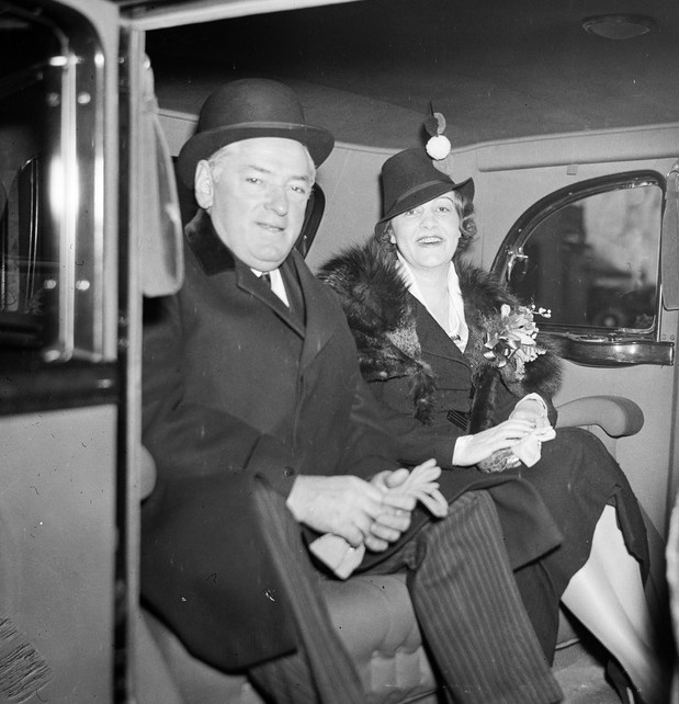 TheBostonIrish's tweet image. In April 1950, former #BostonMayor James M. Curley took his family on a 7-week trip to #Europe, visiting #Italy #Switzerland #Portugal #France &amp;amp; #Ireland. He took along a replica of the #JohnBarry bronze plaque on #BostonCommon to present to the #French government. Curley