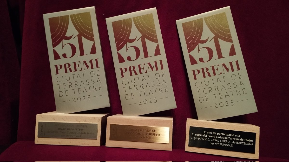 teatrecorpus's tweet photo. Ahir vam assistir a l'entrega de premis del 51è Premi Ciutat de Terrassa de Teatre i "M'esperaràs?" va obtenir els següents premis:
🥇 1r Premi especial del jurat juvenil
🥈 2n premi Millor Actor Principal (Inyaki Galve)

Nominació
⭐ Millor Direcció (Marc Ortiz) https://t.co/dUCEDg8rEJ