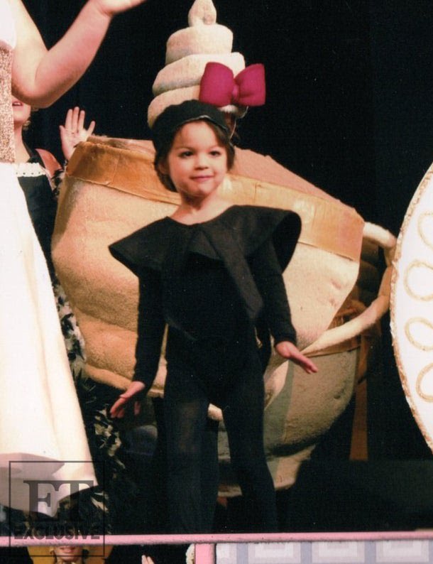 crazyinIqve's tweet photo. olivia not even a theater kid fr she’s a theater baby. like this is a toddler😭 https://t.co/rMEbZDO5tT