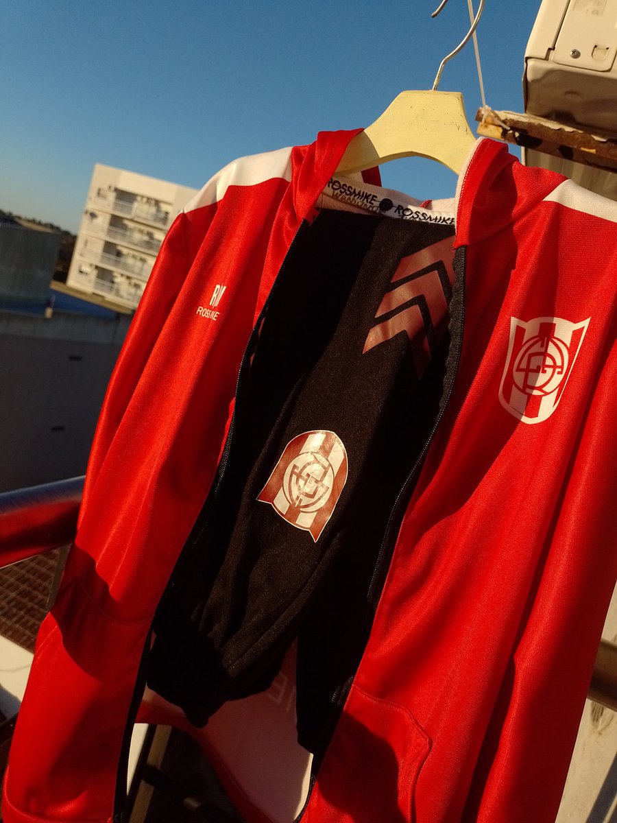 jas_wanio's tweet photo. VENDO dos conjuntos de Atlético (campera y pantalón), ambos talle 8 de niño. Impecables.
$10mil cada uno. No guardo! https://t.co/9irYDNAeOA