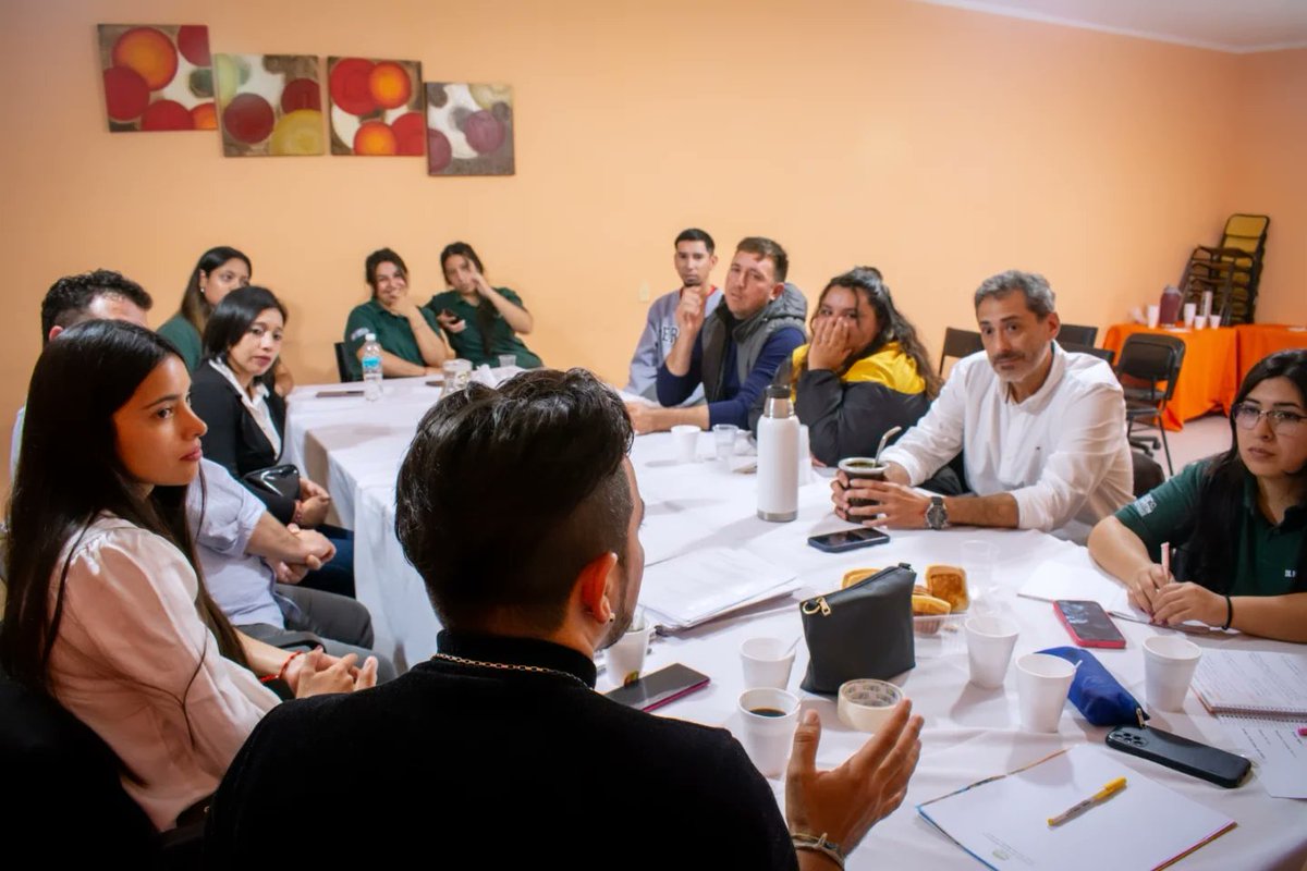 🌟 Arrancó en Ulapes el #EncuentroFederal de La Rioja: compromiso, escucha activa y trabajo en conjunto.
🌱 Primer encuentro en Gral. San Martín, con mesas de Agua, Energía, Turismo, Seguridad Social y Ambiente. ¡Seguimos cerca de las familias riojanas! 🤝