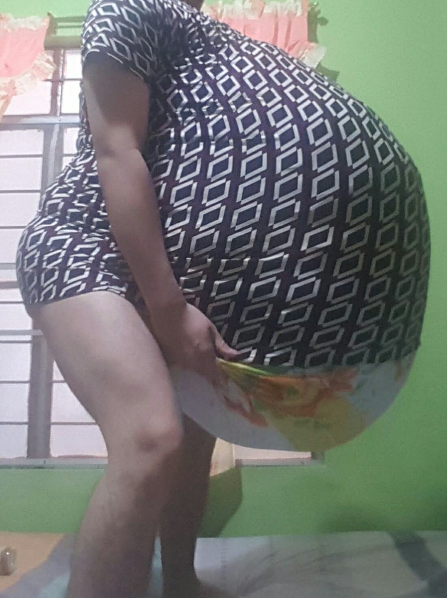 PillowStuff3r's tweet photo. I like stuffing a ton of pillows in my shirt, do I look huge? https://t.co/1Bg4LOhKpn